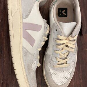 Veja V-10 Leather Gravel Monthol (Women's) Size 9